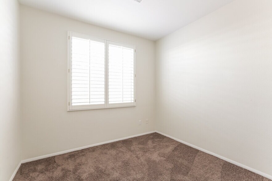 Building Photo - 45 Pangloss St