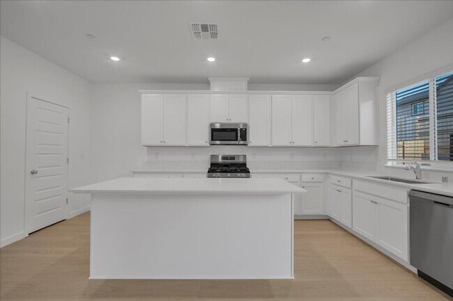 Building Photo - 12658 Rosefinch Wy