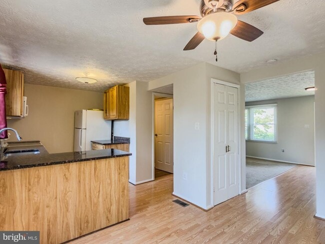 Building Photo - 18008 Wagonwheel Ct