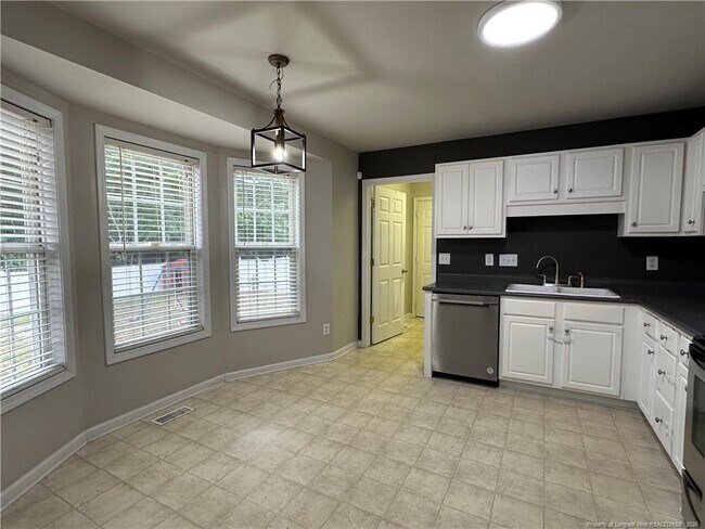 Building Photo - 3679 Pioneer Dr