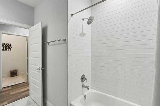 Building Photo - 1203 Crocker St
