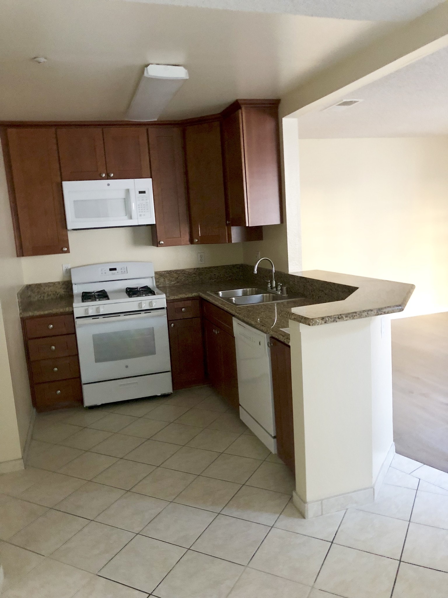 Building Photo - 7642 Crescent Ave