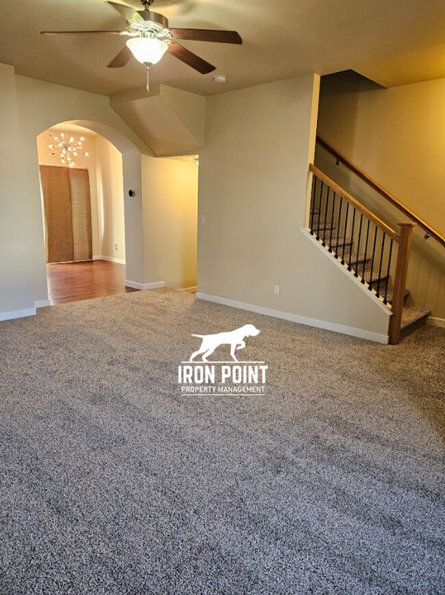 Building Photo - 3bed/2.5 bath Townhome in Boise w/2 Car Garage, Community Pool & Fitness Center