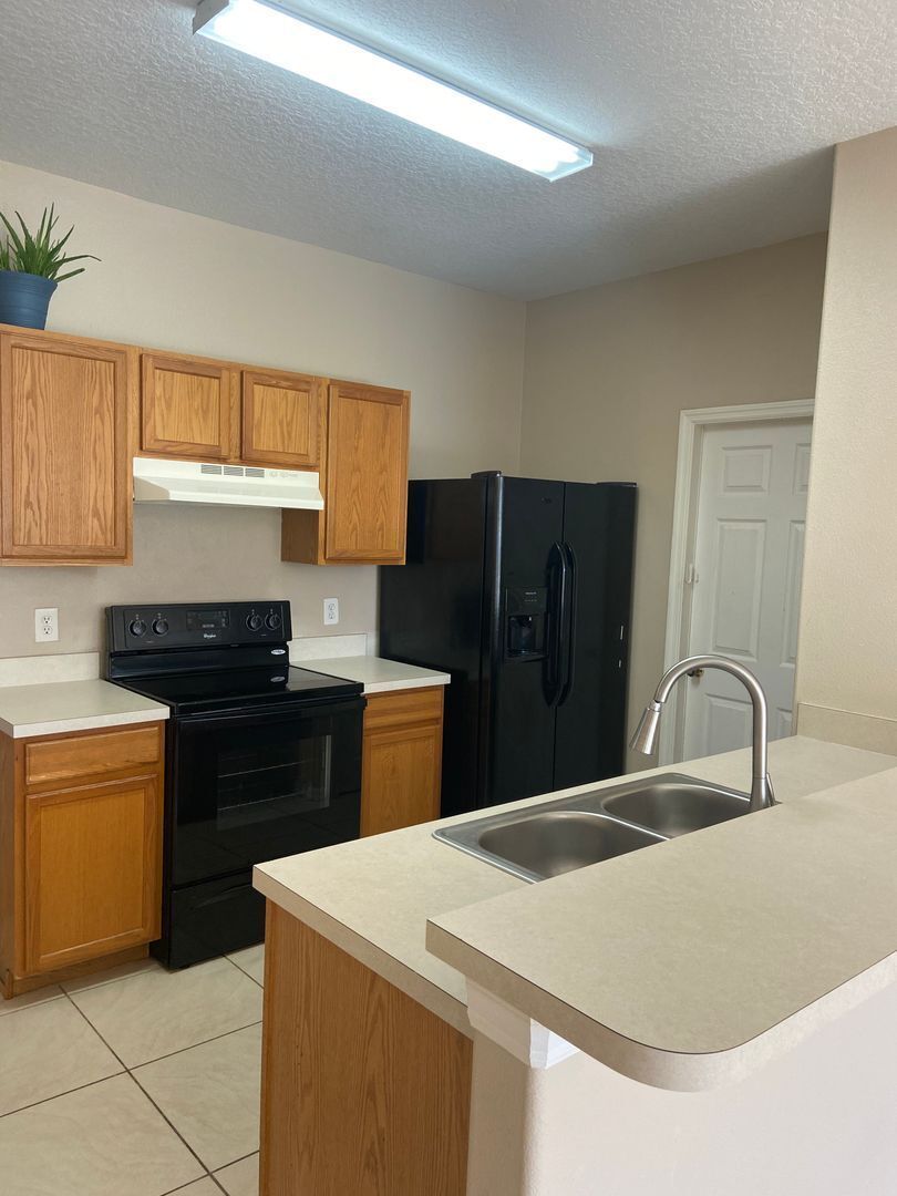 Building Photo - 628 Madina Cir