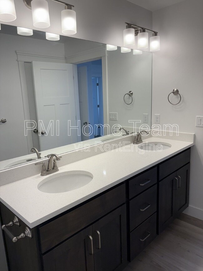 Building Photo - 618 W Cozy Ln