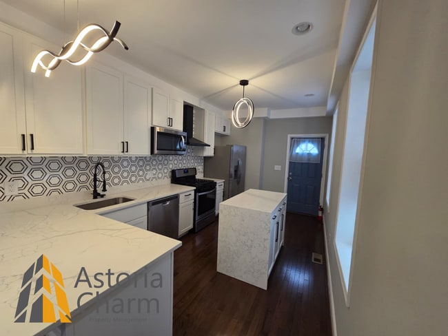 Building Photo - 4 Bedroom Rowhome with Loft Style Primary Suite and Finished Basement