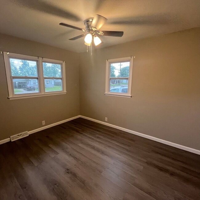 Building Photo - Two Bedroom House in Jerseyville