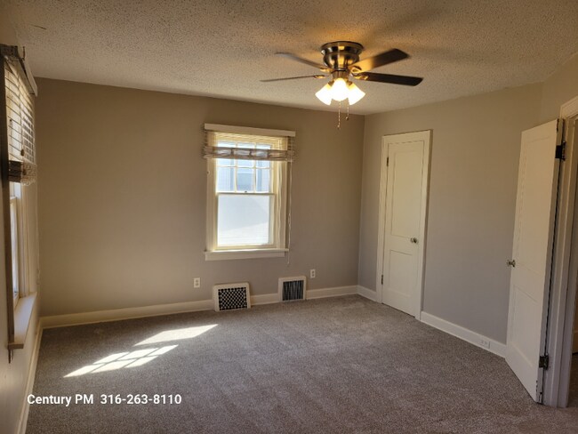Building Photo - 3419 Edgemont St