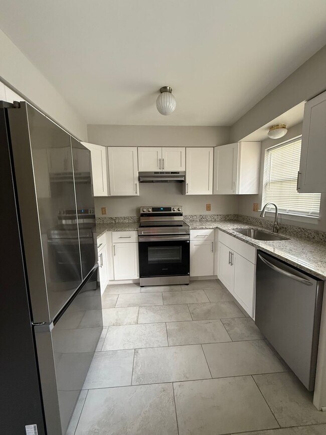 Building Photo - 502 Brentwood Pointe
