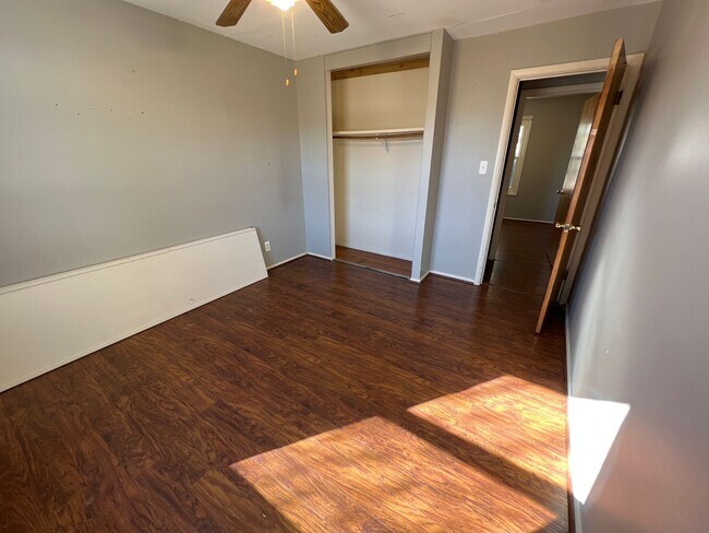 Building Photo - Treynor 2 Bedroom House