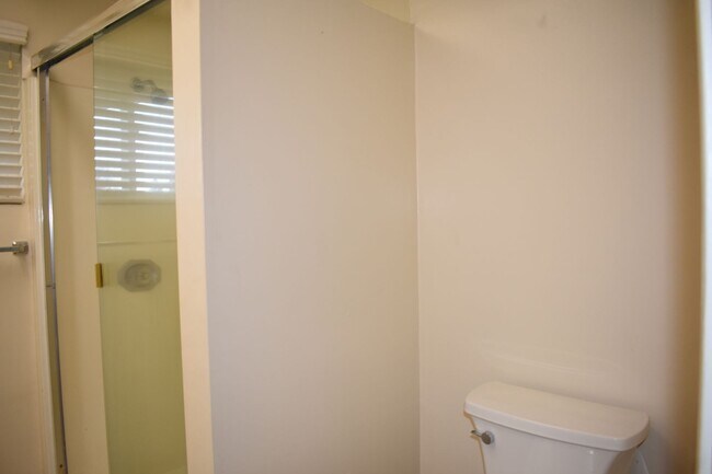 Building Photo - 3794 Circle Dr
