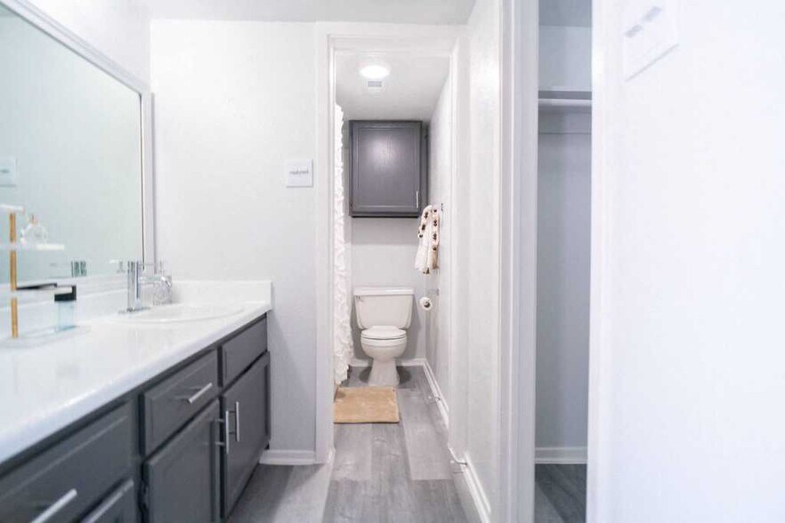 Building Photo - 11700 Metric Blvd