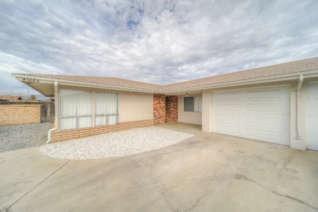 Building Photo - 41084 Beachwood Ave