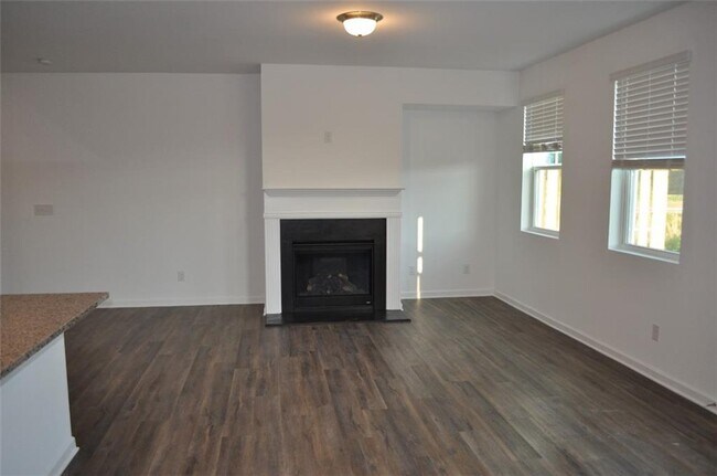 Building Photo - 5745 Thornton Dr