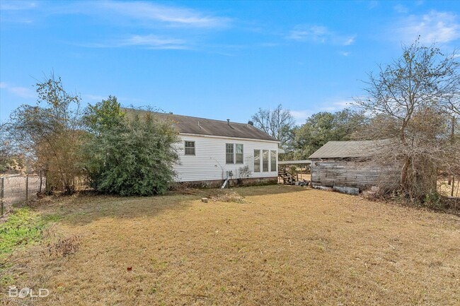 Building Photo - 3814 Lakeshore Dr