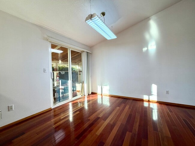 Building Photo - Cozy Ranch on Flag Lot~ Gleaming Hardwood ...