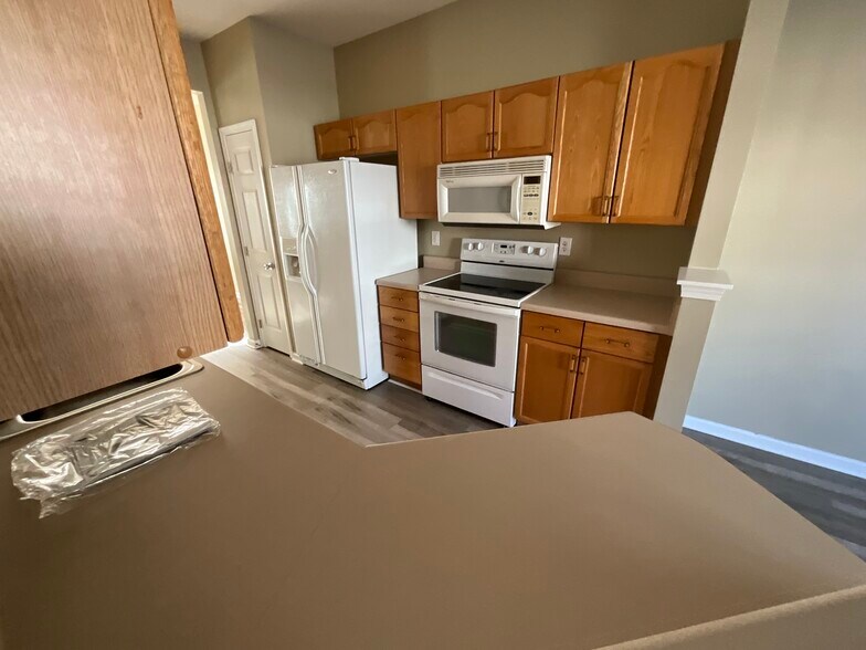 Kitchen - 1965 Charlotte Hwy