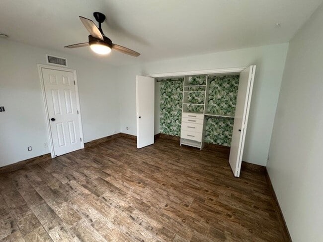 Building Photo - Beautifully Renovated 2-Bedroom Home in Tr...
