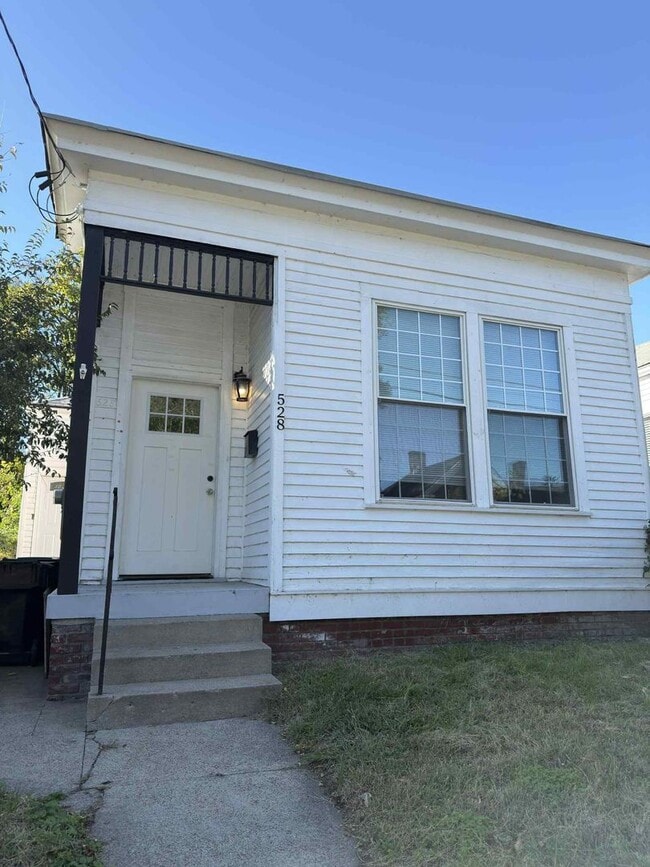 Building Photo - Charming Fully Renovated 2 Bedroom Home with Tall Ceilings & Covered Patio