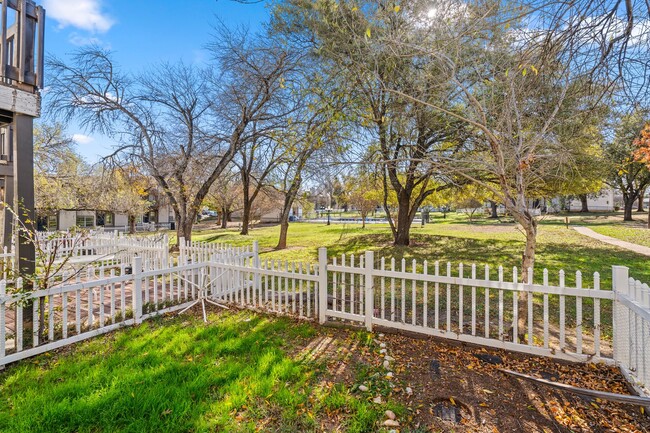 Building Photo - River Crossing ATX - Townhome - 2bd/2.5ba ...