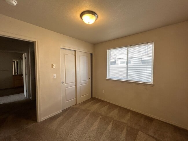 Building Photo - 3 Bedroom Townhouse in The Pines at Pilot ...