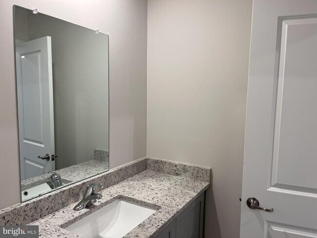 Building Photo - 9A Ford St