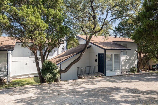 Building Photo - Spacious 3BR Far West Duplex with Loft & Private Deck