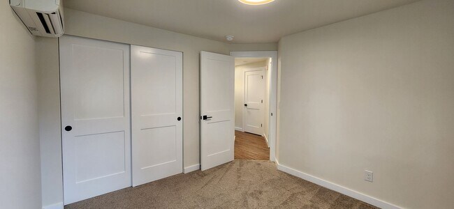 Building Photo - 3213150