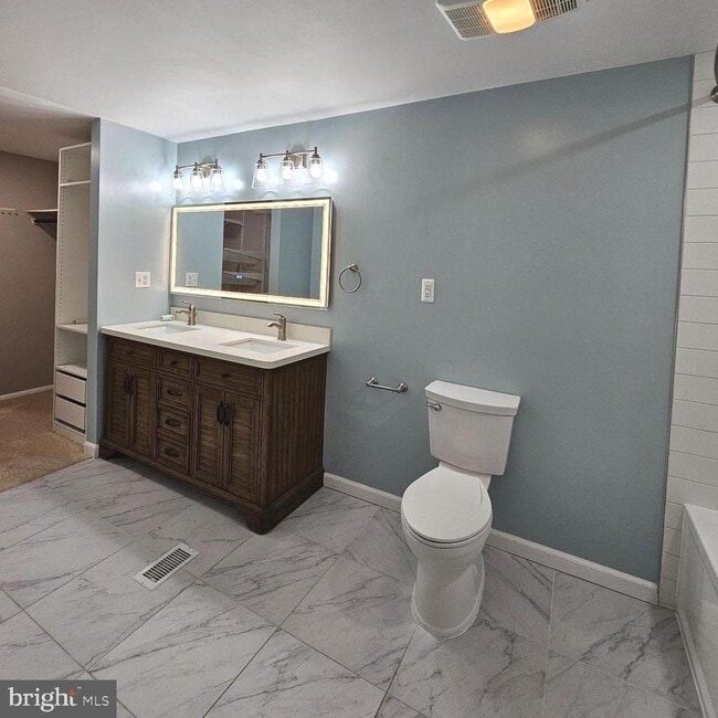 Building Photo - 5302 Harbor Ct Dr