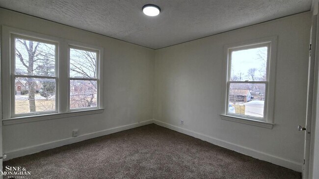 Building Photo - 4401 Buckingham