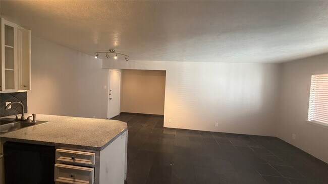 Building Photo - 420 W Alabama St