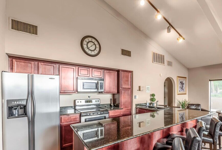 Building Photo - 3825 E Camelback Rd