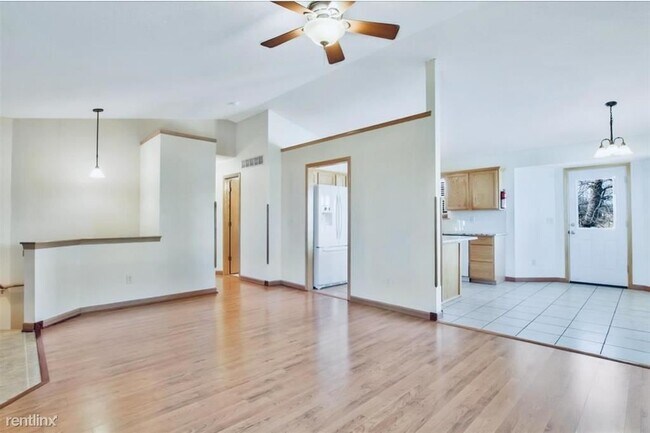 Building Photo - 3 br, 2 bath House - 1817 N Buckthorn Ct