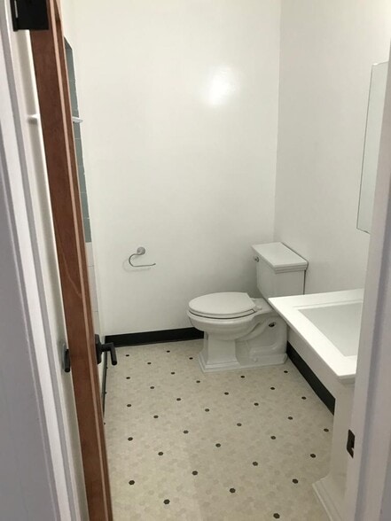 Building Photo - 4425 Maplewood Ave