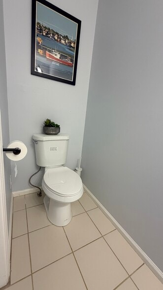 Bathroom 1 (Half) - 37A Cheever St