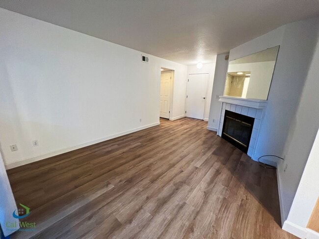 Building Photo - $2595 - Spacious 1 Bedroom, 1 Bath Condo in North San Jose!