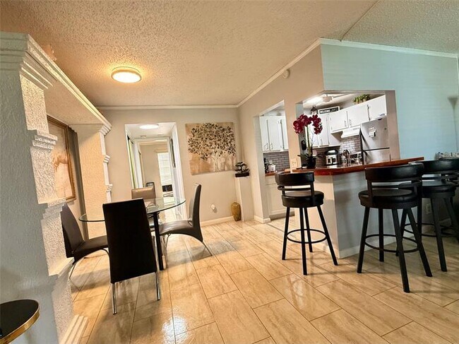 Building Photo - 355 Oakridge T