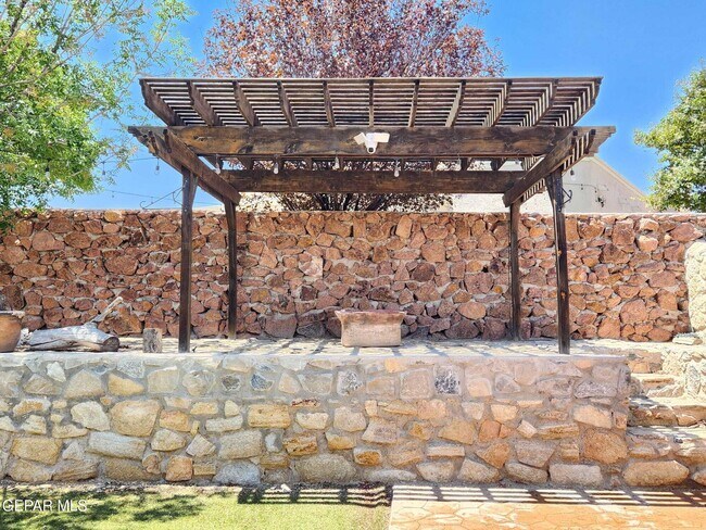 Building Photo - 3637 Tierra Vergel Dr