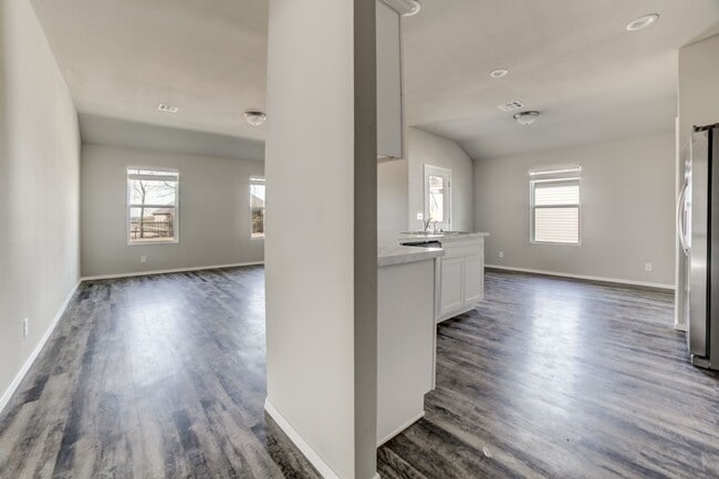 Building Photo - Beautiful Newer 3 Bedroom, 2 Bath Home Move-In Ready