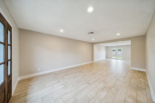 Building Photo - 9602 Lawngate Dr