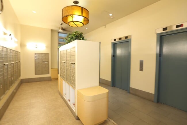 Building Photo - Regency Tower - Studio/1 Bath/1 Prkg - $1,500