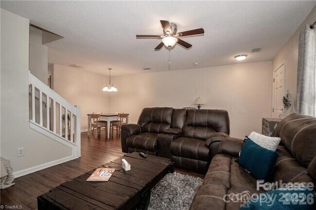 Building Photo - 137 Lynch Cir