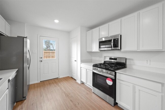 Building Photo - 1440 Las Cuevas Dr