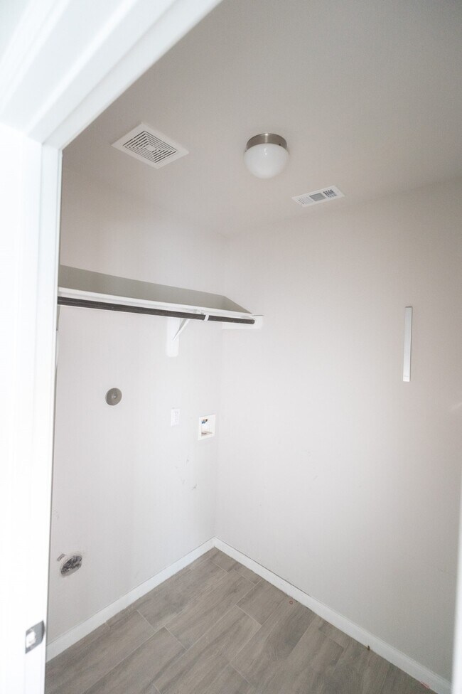 Building Photo - 388 Kendall Crest Dr