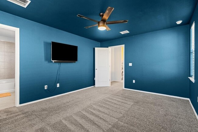 Building Photo - 7116 Silver Star Ln