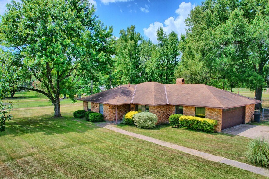 Building Photo - 10014 Mustang Cir