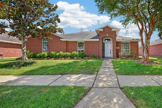 Building Photo - 15307 Flemington Ave