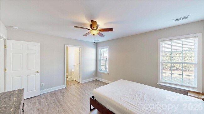 Building Photo - 447 Fawnbrook Ln