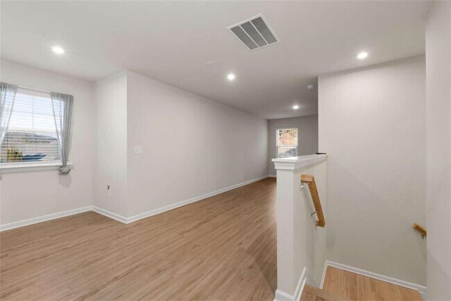 Building Photo - 15 Parkside View