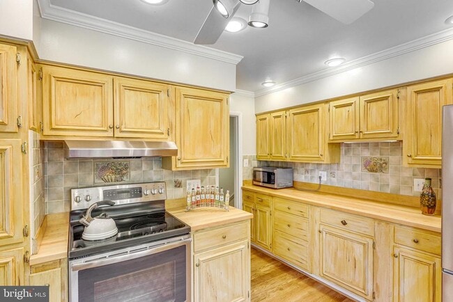 Building Photo - 1023 Westbriar Dr NE